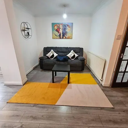 Swankyhome 4 Groups Near M5. Nyaraló *